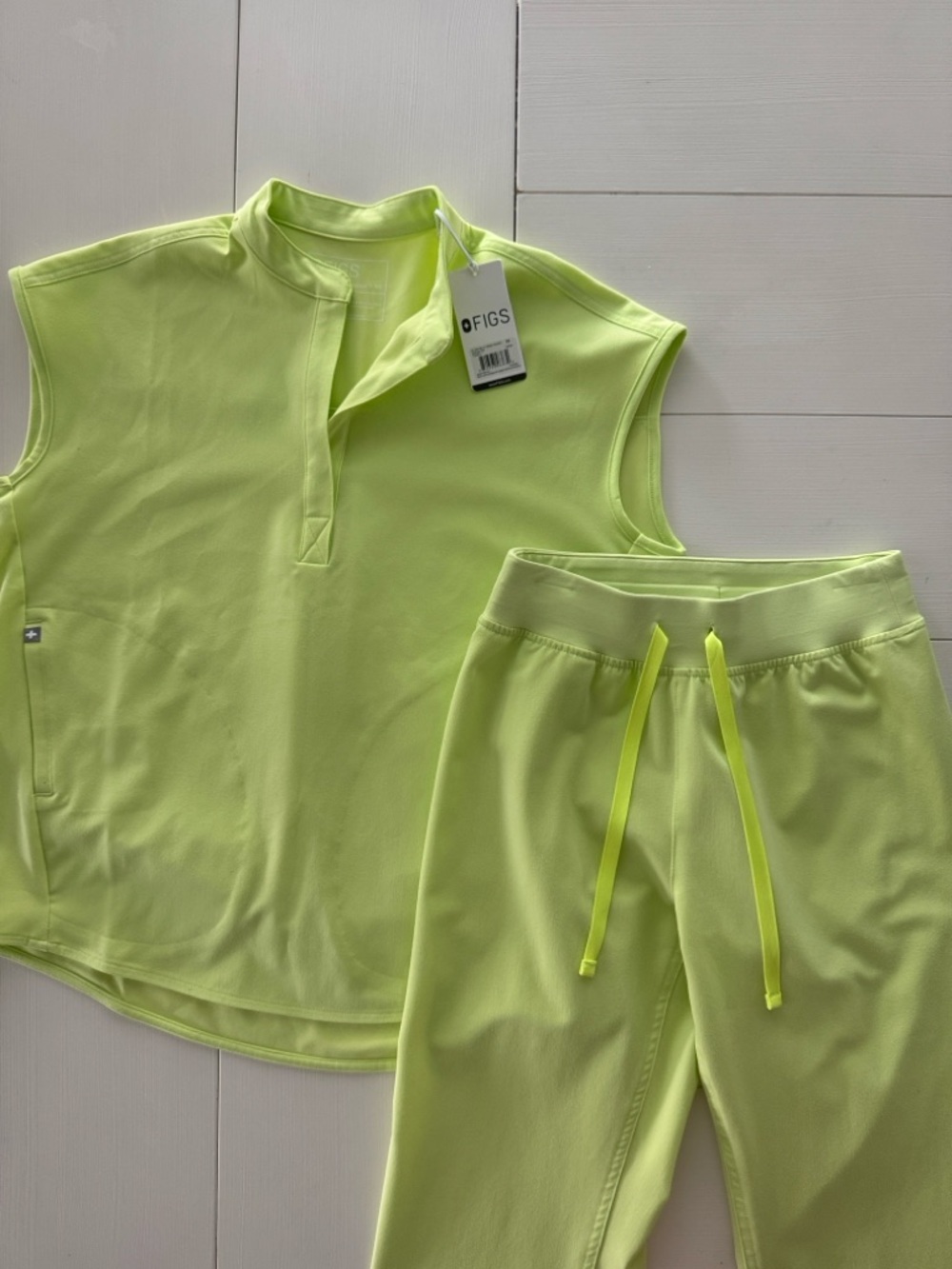 NWT FIGS Scrubs Set - Sea Mist XS Rafaela Oversized Top Livingston Pants Petite